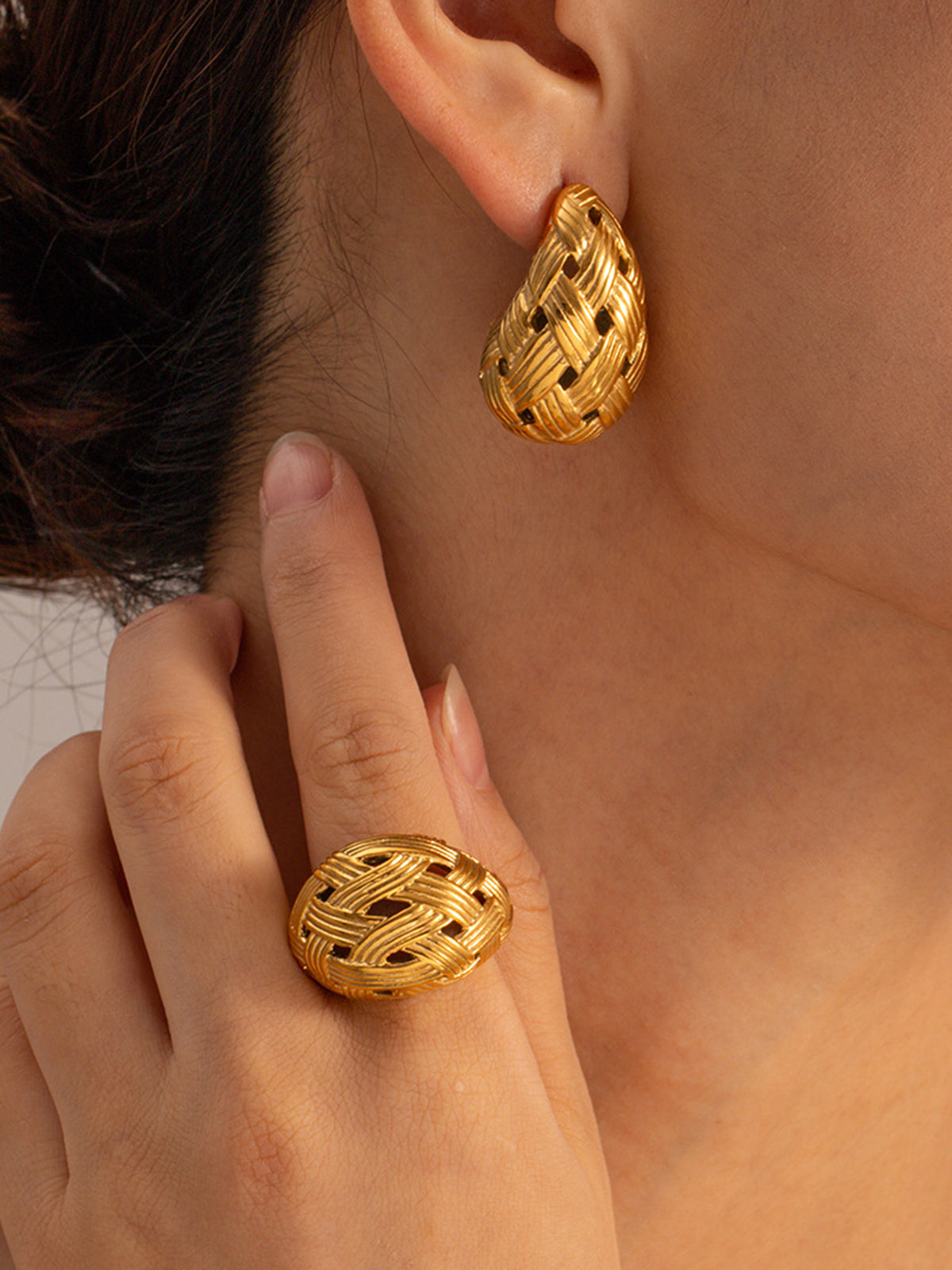 Sonicelife-Crisscross Honeycomb Earrings