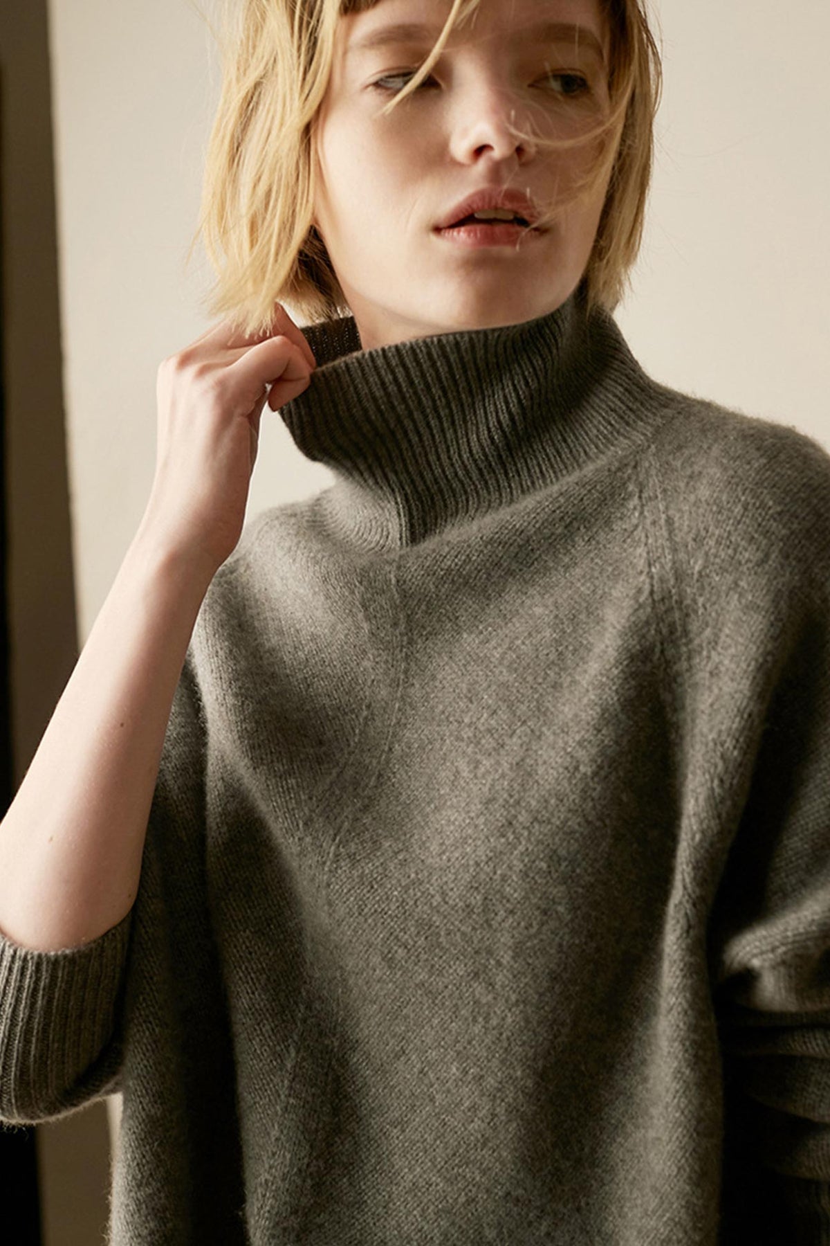 Sonicelife Turtleneck Side Split Wool Sweater