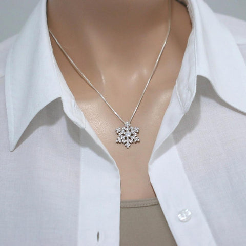 Aesthetic Snowflakes Necklace with Crystal CZ Stone for Women Delicate Winter Accessories Christmas Gifts Fashion Jewelry