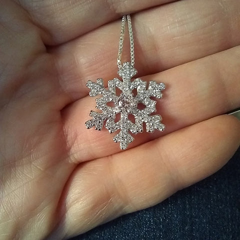 Aesthetic Snowflakes Necklace with Crystal CZ Stone for Women Delicate Winter Accessories Christmas Gifts Fashion Jewelry